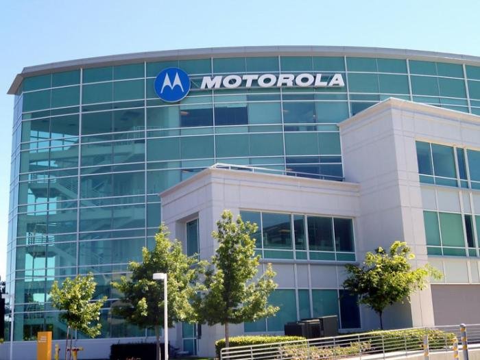 Motorola запатентовала дисплей для смартфона с функцией "самозаживления"